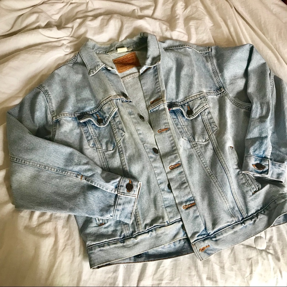 VINTAGE LEVI JEAN JACKET 💛
